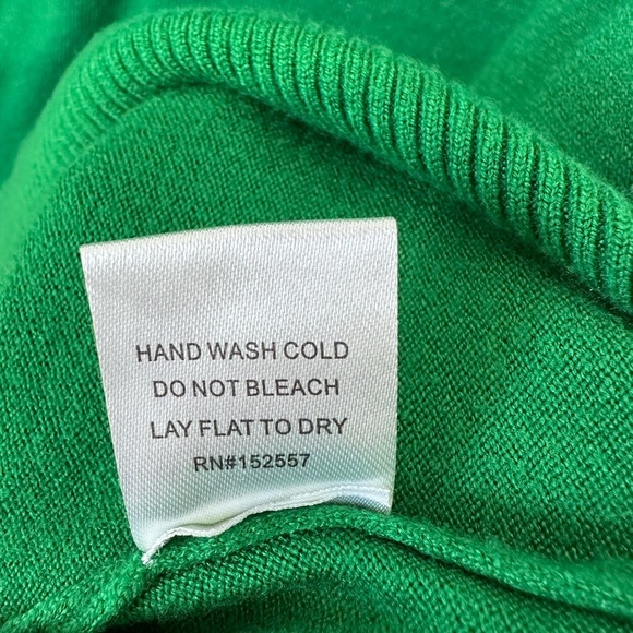 BaeVely Women’s Green V-Neck Sweater - S - Picture 5 of 7